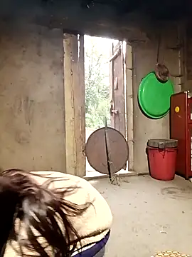 quynhkoolbae online show from 12-18-25, 11:44