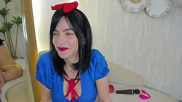 Snapshot of Velora__ chatting on 09-30-25, 04:06 Velora online show from 09-30-25, 04:06