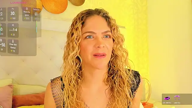 Snapshot of Velora__ chatting on 12-18-25, 03:45 Velora online show from 12-18-25, 03:45