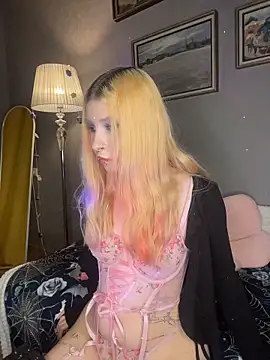 VelvetBlitz online show from 11-21-25, 03:44