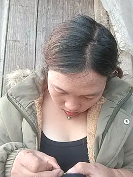 miumiu 00 online show from 12-03-25, 01:57