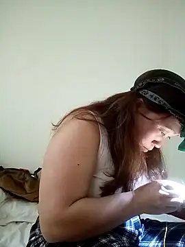 Snapshot of miumiu_00 chatting on 12-22-25, 12:24 miumiu 00 online show from 12-22-25, 12:24