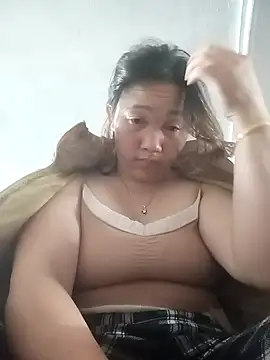 Snapshot of miumiu_00 chatting on 02-24-26, 01:20 miumiu 00 online show from 02-24-26, 01:20