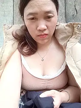 Snapshot of miumiu_00 chatting on 02-26-26, 09:08 miumiu 00 online show from 02-26-26, 09:08