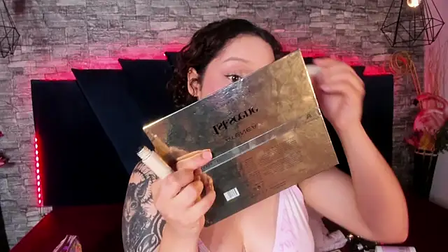 Suxan White  online show from 04-16-26, 09:39