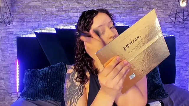 Suxan White  online show from 04-28-26, 09:20