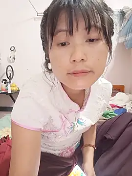 Snapshot of linda_bae00 chatting on 05-25-26, 12:11 linda bae00 online show from 05-25-26, 12:11