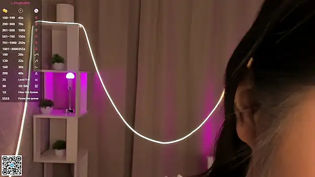 AlberthaEscue online show from 11-17-25, 04:18