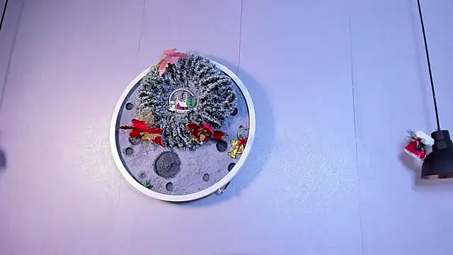 Roxy Medina online show from 12-21-25, 03:57