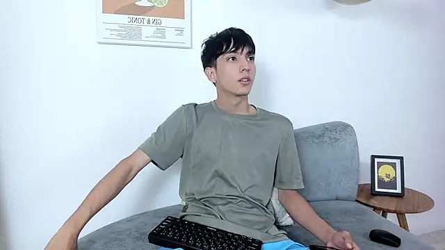 Snapshot of dear_jeycot chatting on 10-31-25, 01:12 dear jeycot online show from 10-31-25, 01:12