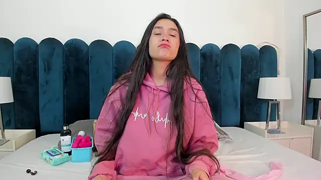 EmilyHanks  online show from 01-12-26, 10:59