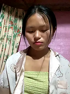 Snapshot of milo_bae chatting on 12-21-25, 03:24 milo bae online show from 12-21-25, 03:24