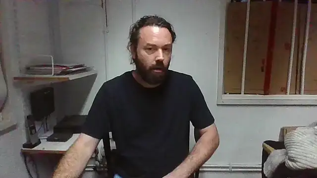 Snapshot of rogerevenmore chatting on 11-13-25, 05:56 rogerevenmore online show from 11-13-25, 05:56