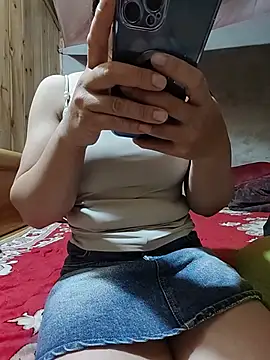 Snapshot of phungtiti chatting on 07-24-26, 02:15 phungtiti online show from 07-24-26, 02:15
