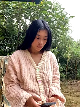 Snapshot of EmLy02 chatting on 10-26-25, 01:00 EmLy02 online show from 10-26-25, 01:00