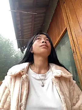 Snapshot of EmLy02 chatting on 11-01-25, 12:12 EmLy02 online show from 11-01-25, 12:12