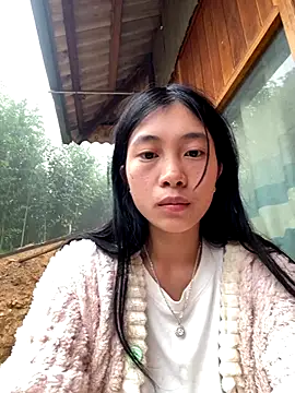 Snapshot of EmLy02 chatting on 11-01-25, 12:40 EmLy02 online show from 11-01-25, 12:40