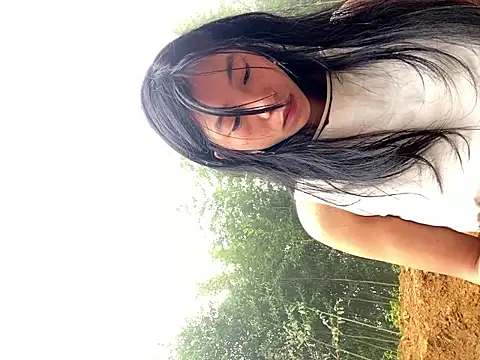 Snapshot of EmLy02 chatting on 11-06-25, 12:22 EmLy02 online show from 11-06-25, 12:22