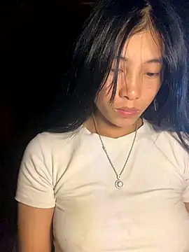 Snapshot of EmLy02 chatting on 11-07-25, 11:21 EmLy02 online show from 11-07-25, 11:21