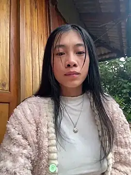 Snapshot of EmLy02 chatting on 11-07-25, 11:38 EmLy02 online show from 11-07-25, 11:38