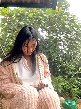 Snapshot of EmLy02 chatting on 11-09-25, 12:09 EmLy02 online show from 11-09-25, 12:09