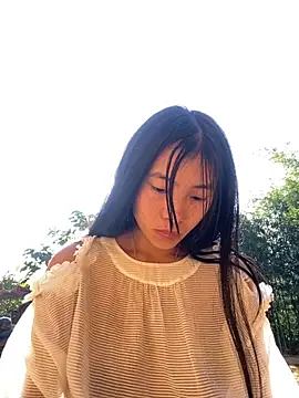 Snapshot of EmLy02 chatting on 11-16-25, 01:33 EmLy02 online show from 11-16-25, 01:33