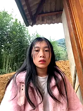 Snapshot of EmLy02 chatting on 11-16-25, 11:43 EmLy02 online show from 11-16-25, 11:43