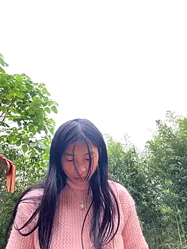 Snapshot of EmLy02 chatting on 11-21-25, 01:37 EmLy02 online show from 11-21-25, 01:37