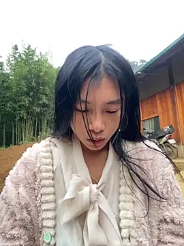 Snapshot of EmLy02 chatting on 11-21-25, 11:25 EmLy02 online show from 11-21-25, 11:25