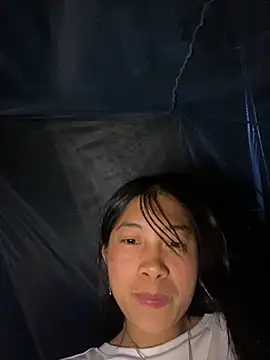 Snapshot of EmLy02 chatting on 11-22-25, 11:31 EmLy02 online show from 11-22-25, 11:31