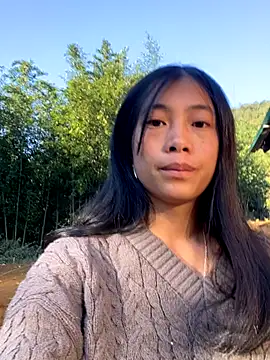 Snapshot of EmLy02 chatting on 11-29-25, 12:24 EmLy02 online show from 11-29-25, 12:24