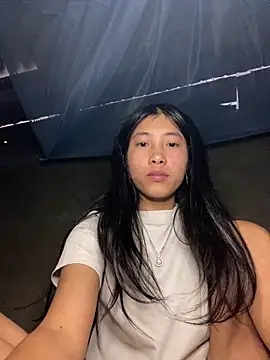 Snapshot of EmLy02 chatting on 12-15-25, 01:21 EmLy02 online show from 12-15-25, 01:21