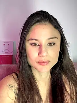 Snapshot of VioletaLorette chatting on 10-21-25, 03:40 VioletaLorette online show from 10-21-25, 03:40