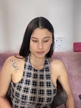 Snapshot of VioletaLorette chatting on 10-29-25, 01:52 VioletaLorette online show from 10-29-25, 01:52