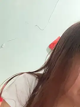 Snapshot of qinejr37 chatting on 10-25-25, 12:29 qinejr37 online show from 10-25-25, 12:29