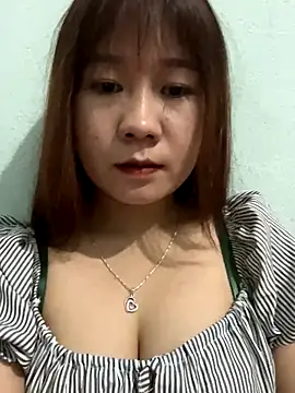 Snapshot of qinejr37 chatting on 11-24-25, 02:00 qinejr37 online show from 11-24-25, 02:00