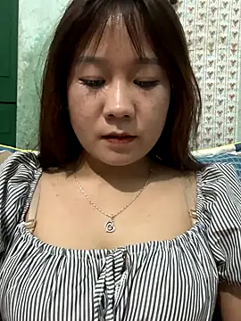 Snapshot of qinejr37 chatting on 11-24-25, 02:06 qinejr37 online show from 11-24-25, 02:06