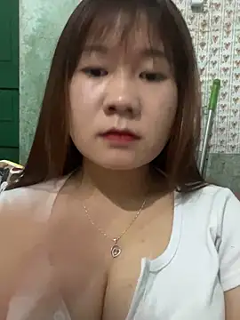 Snapshot of qinejr37 chatting on 12-16-25, 01:32 qinejr37 online show from 12-16-25, 01:32