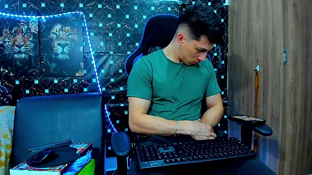 javiersexymann online show from 09-23-25, 11:41