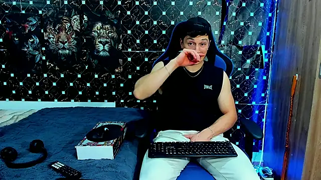 Snapshot of javiersexymann chatting on 05-27-26, 05:04 javiersexymann online show from 05-27-26, 05:04