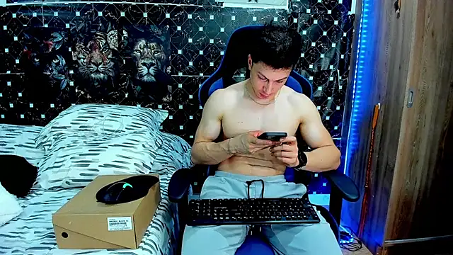 javiersexymann online show from 08-03-26, 06:12