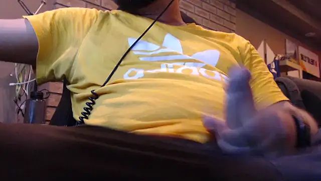 Snapshot of GCastanza25 chatting on 09-16-25, 06:31 GCastanza25 online show from 09-16-25, 06:31