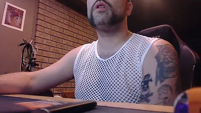 Snapshot of GCastanza25 chatting on 11-17-25, 06:08 GCastanza25 online show from 11-17-25, 06:08