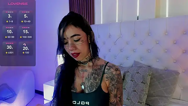 Snapshot of ViolettaAlemida chatting on 09-15-25, 01:22 ViolettaAlemida online show from 09-15-25, 01:22