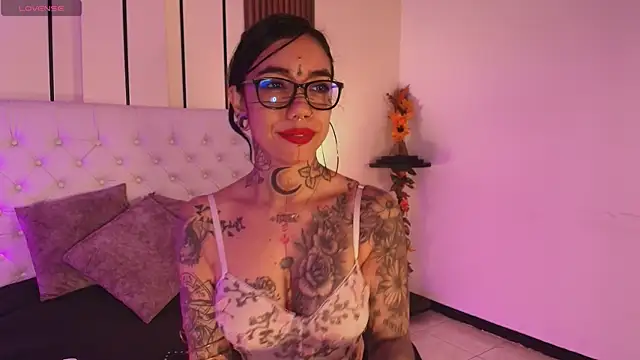 Snapshot of ViolettaAlemida chatting on 01-07-26, 01:13 ViolettaAlemida online show from 01-07-26, 01:13