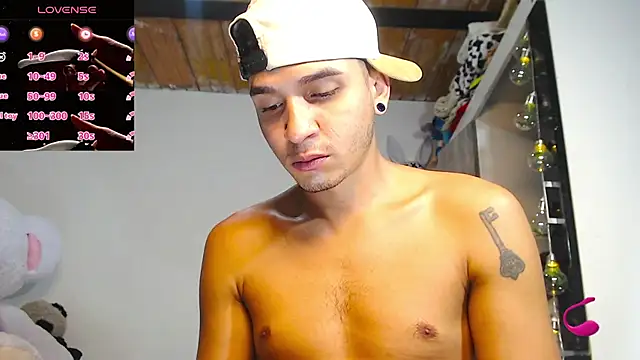 Angel latinboy online show from 04-25-26, 01:36