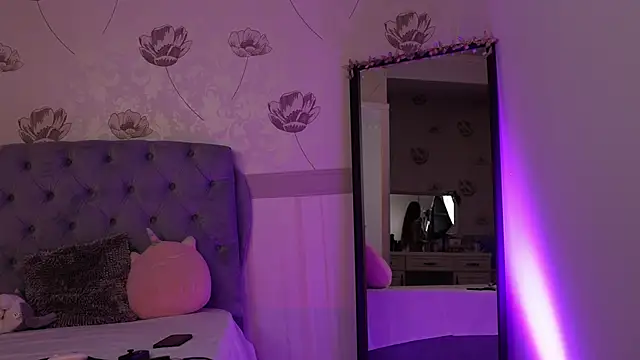 Anya Sky online show from 12-19-25, 05:47