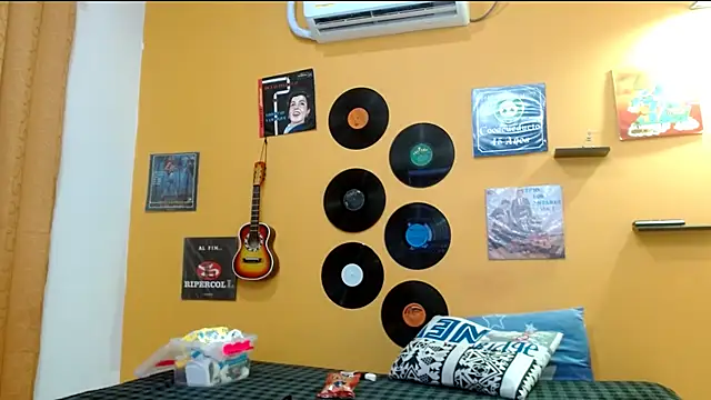 skinnyverus18 online show from 10-08-25, 06:38