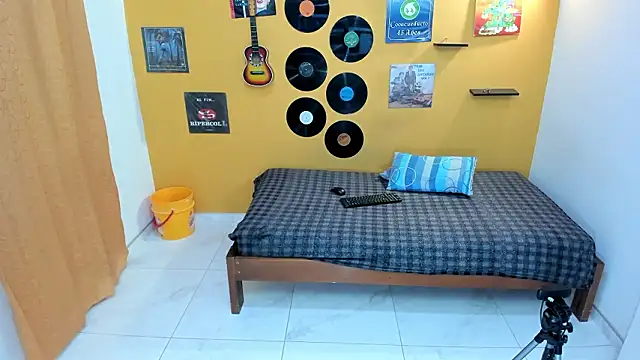 skinnyverus18 online show from 03-12-26, 06:58