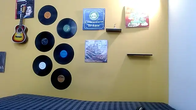 skinnyverus18 online show from 04-10-26, 06:23